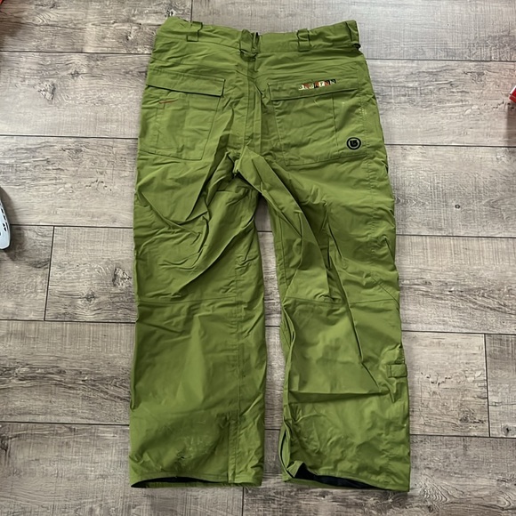 Snow pants - Picture 3 of 5